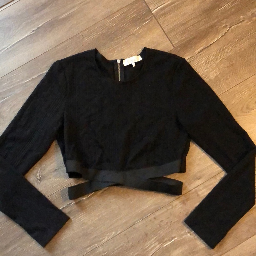 Long sleeve black crop top